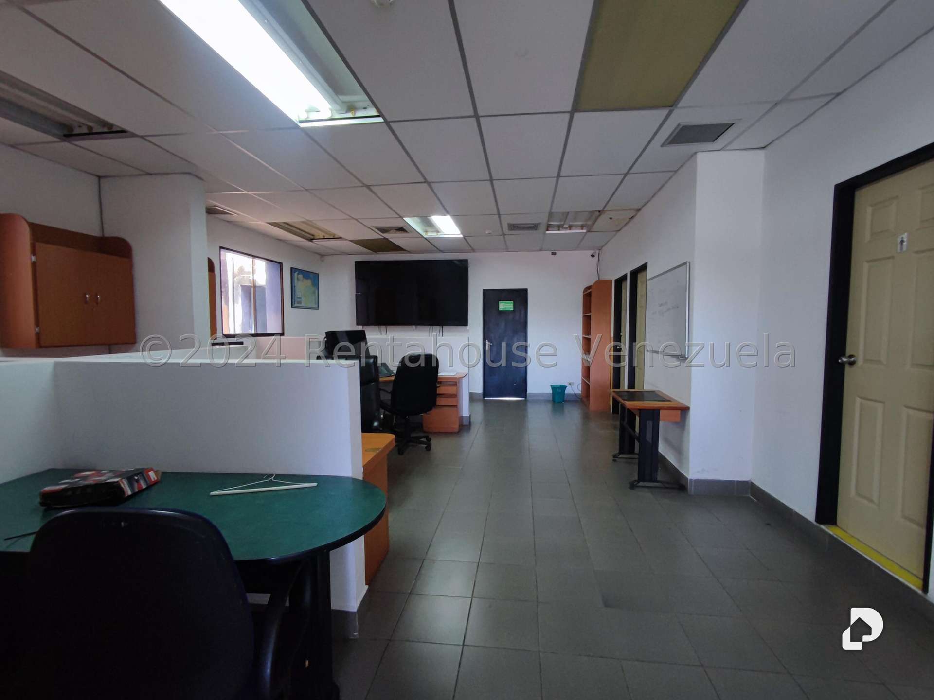 Local comercial en Los Chaguaramos, Caracas – 16