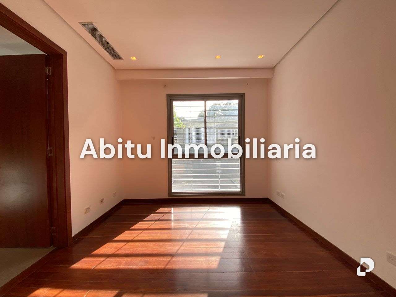 Casa en Altamira, Caracas – 17