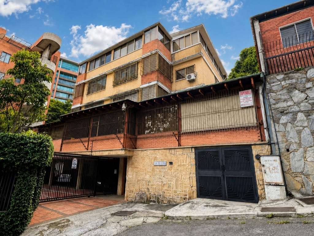 Edificio en Lomas de Las Mercedes, Caracas - 1