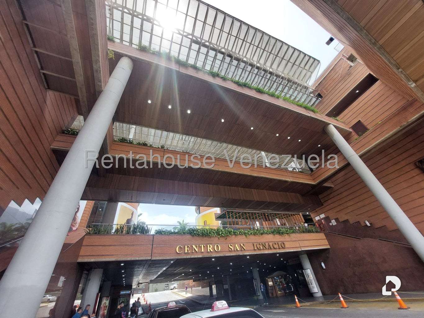 Local comercial en La Castellana, Caracas – 12