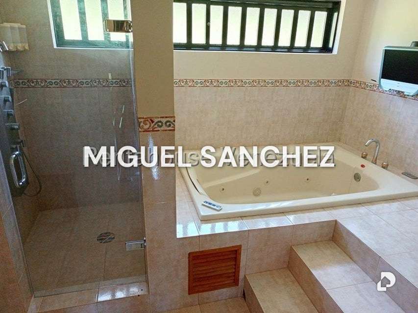 Casa en Oripoto, Caracas – 26