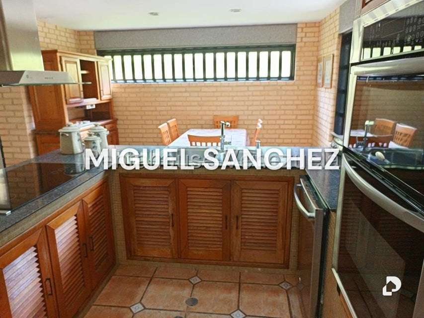 Casa en Oripoto, Caracas – 15