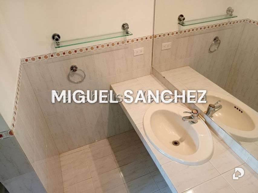 Casa en Oripoto, Caracas – 27