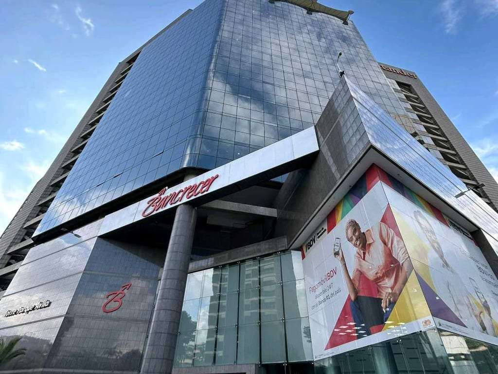 Oficina en Los Palos Grandes, Caracas - 1