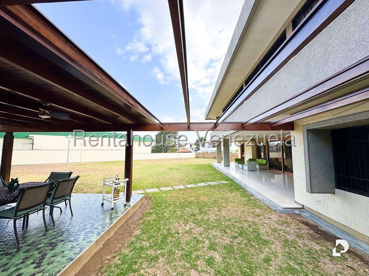 Casa en Los Naranjos (del Cafetal), Caracas – 25