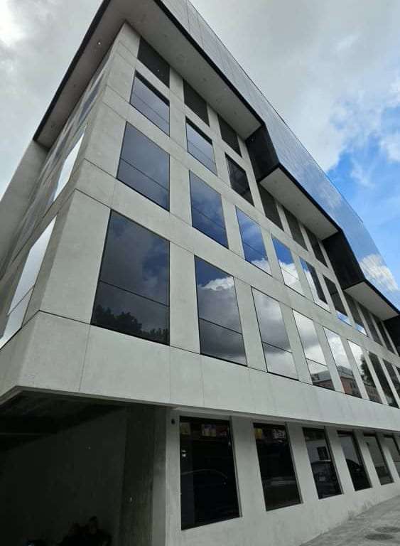 Edificio en Los Cortijos de Lourdes, Caracas - 1