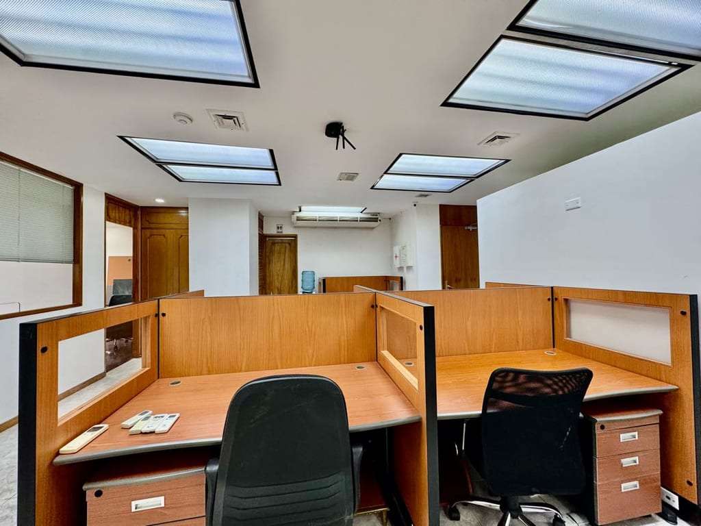 Oficina en Los Palos Grandes, Caracas - 1