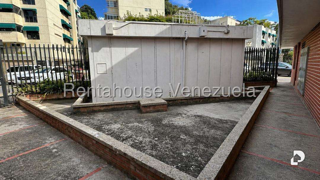 Local comercial en Cumbres de Curumo, Caracas – 11
