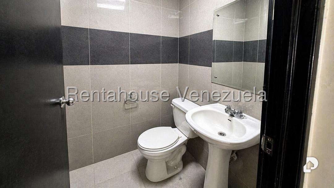 Local comercial en Cumbres de Curumo, Caracas – 8