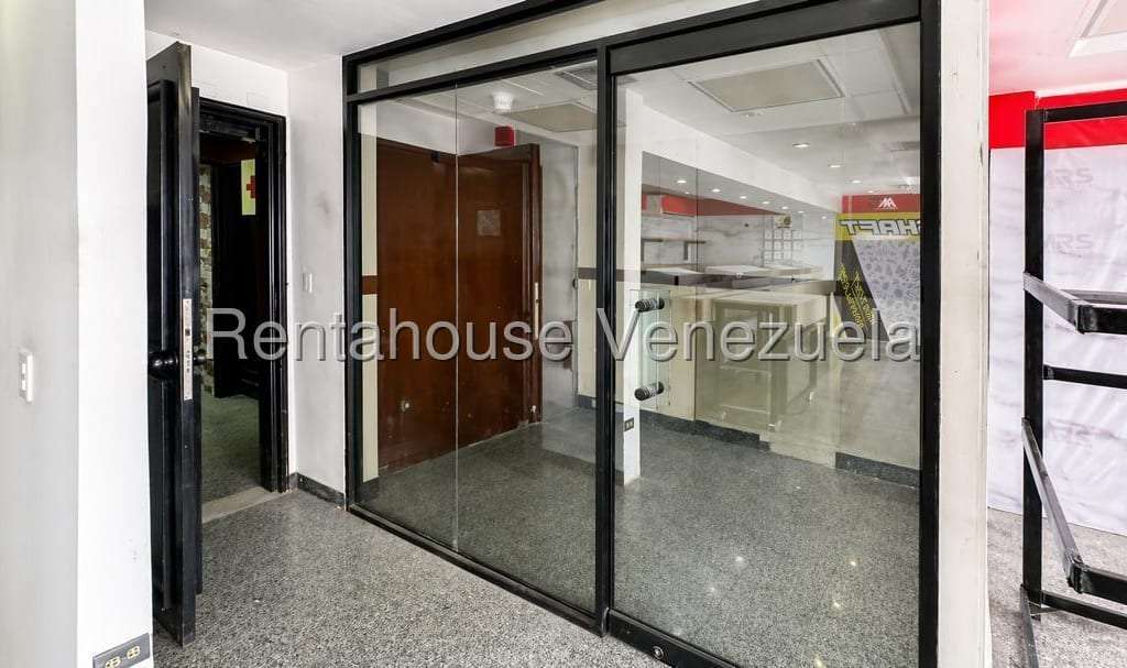 Local comercial en Cumbres de Curumo, Caracas