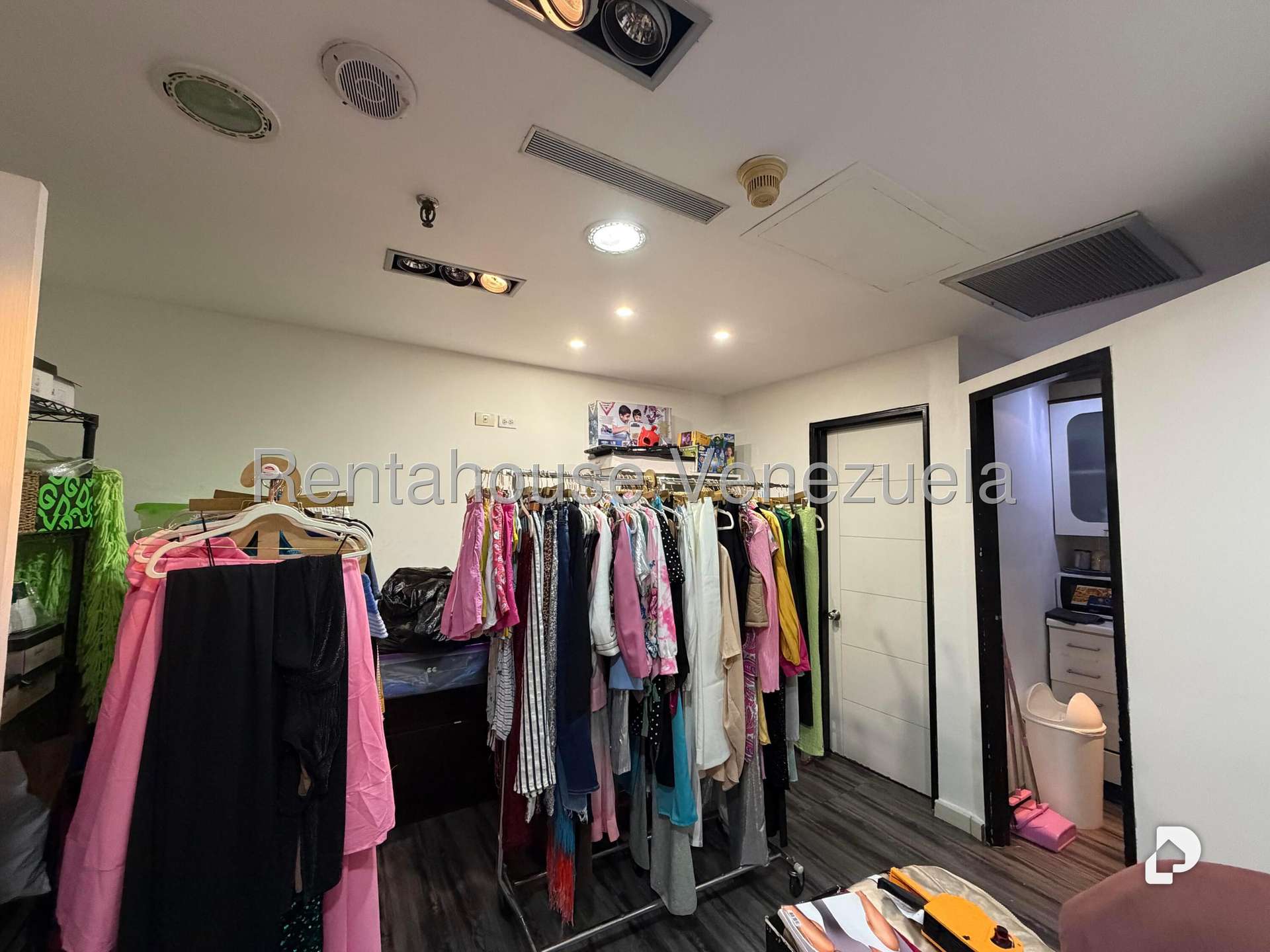 Local comercial en El Cafetal, Caracas – 12