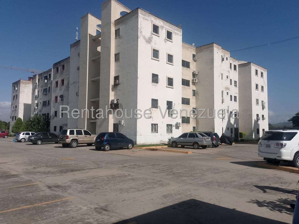 Apartamento en Paraparal, Los Guayos - 1