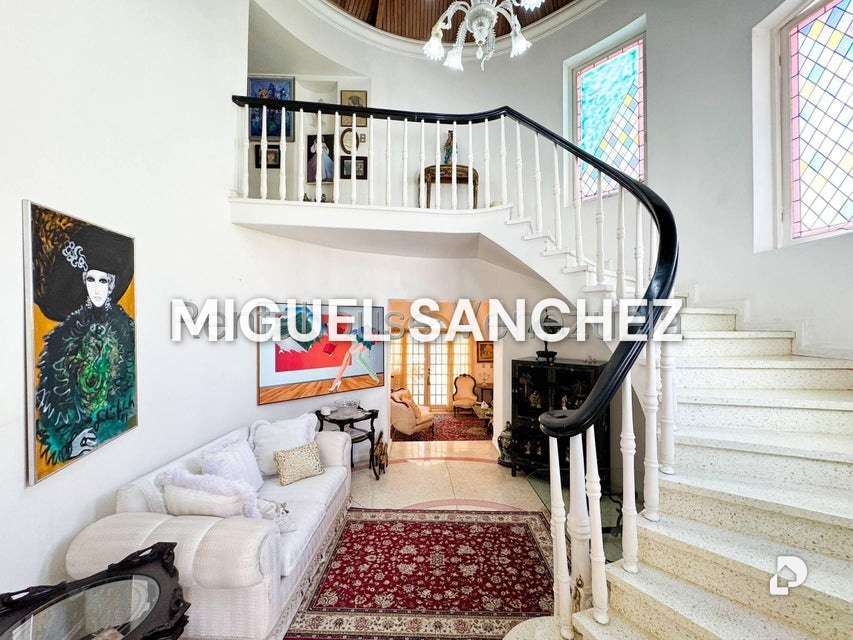 Casa en San Luis, Caracas – 28