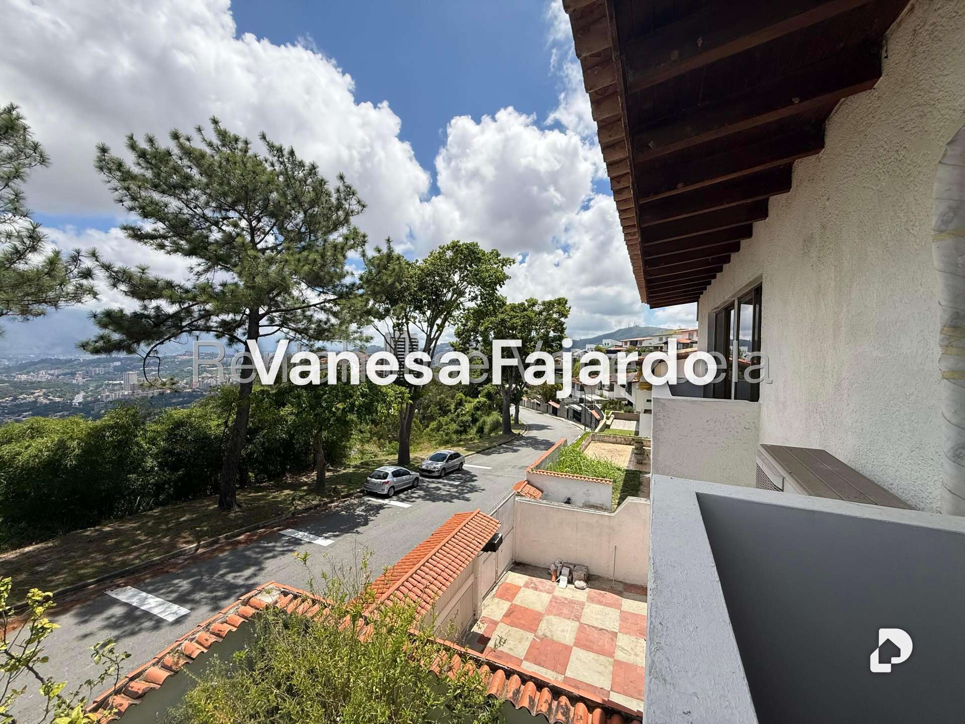 Casa en Alto Prado, Caracas – 24