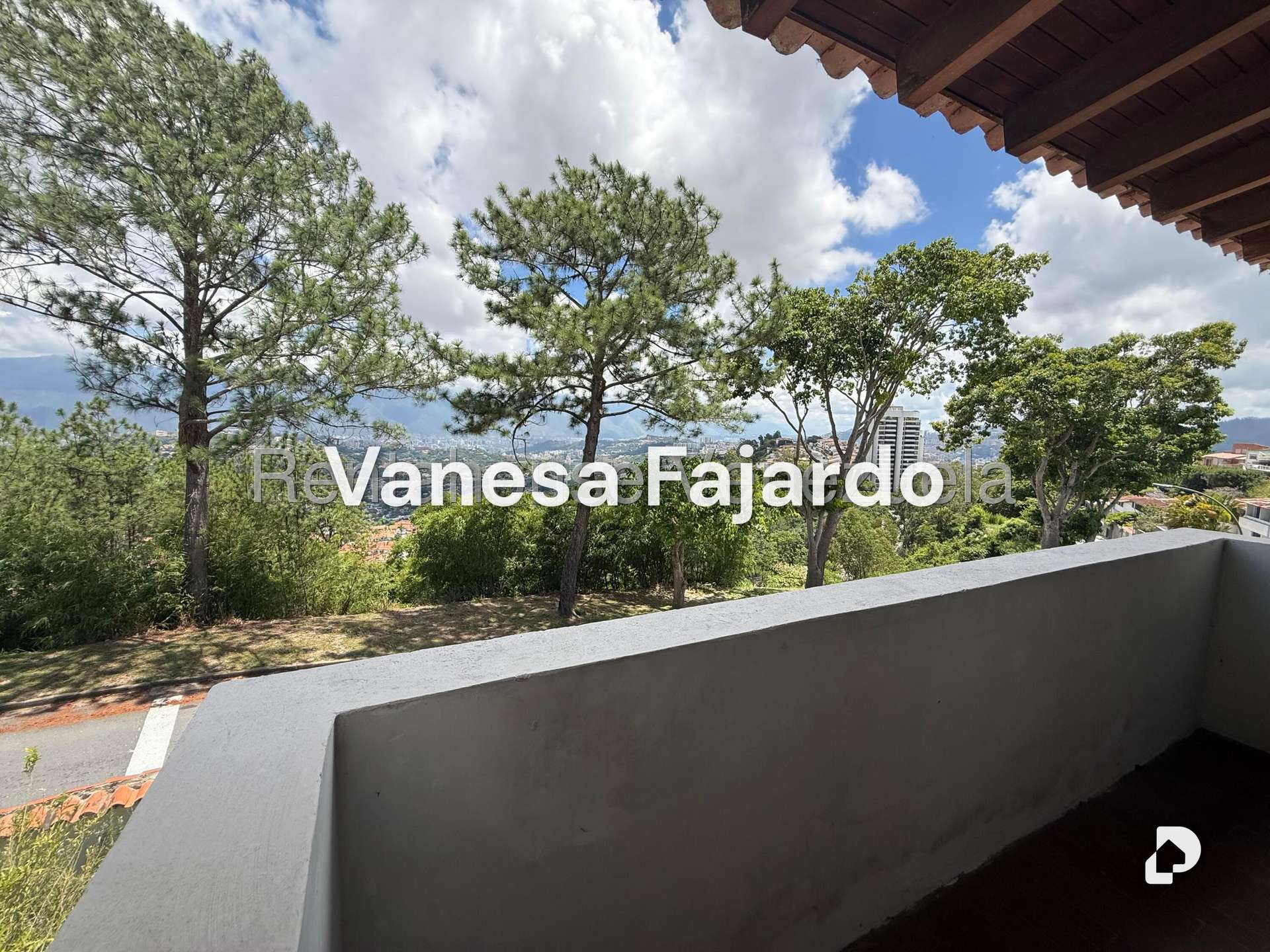 Casa en Alto Prado, Caracas – 25