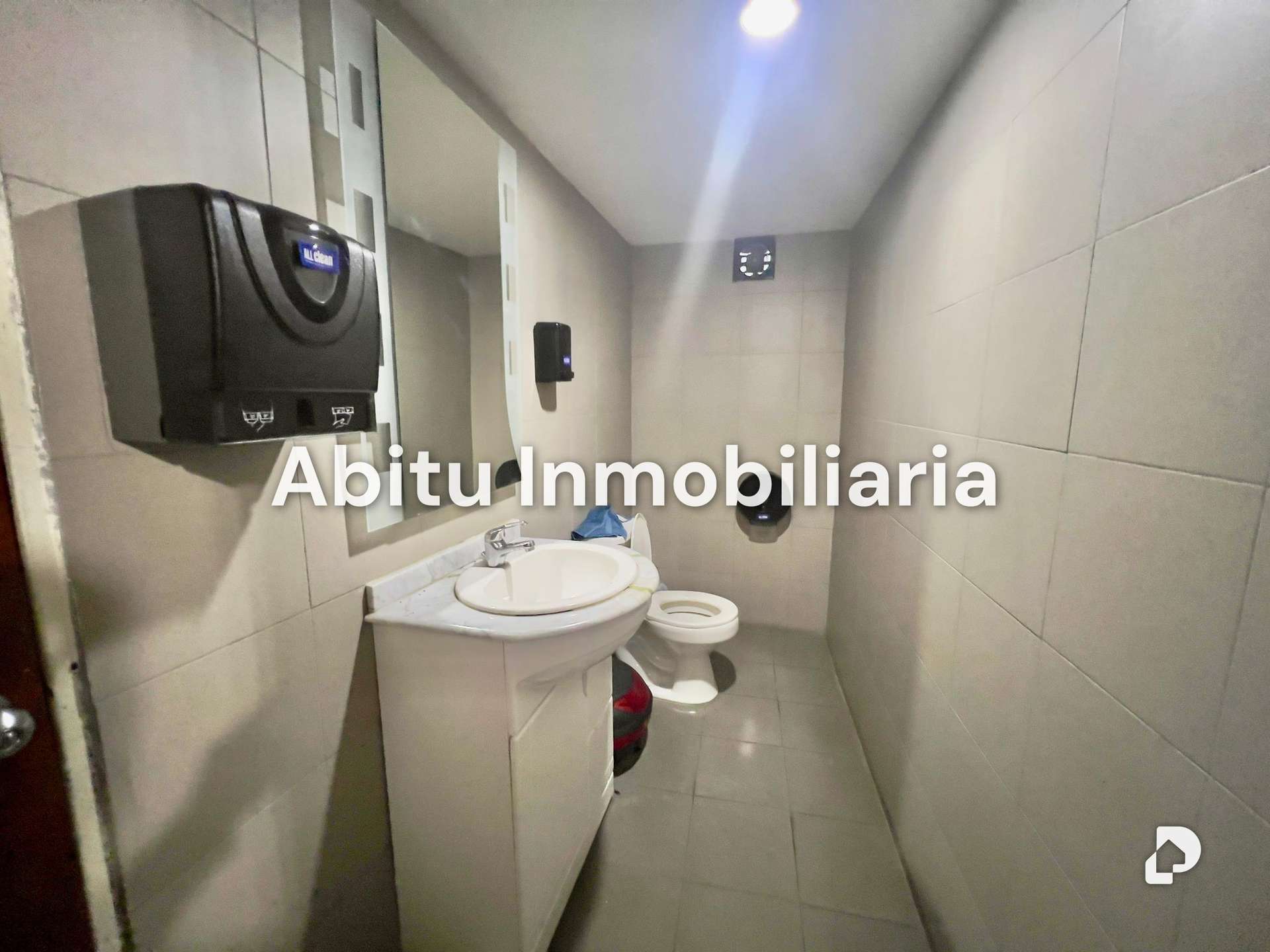 Galpón en Los Cortijos de Lourdes, Caracas – 11