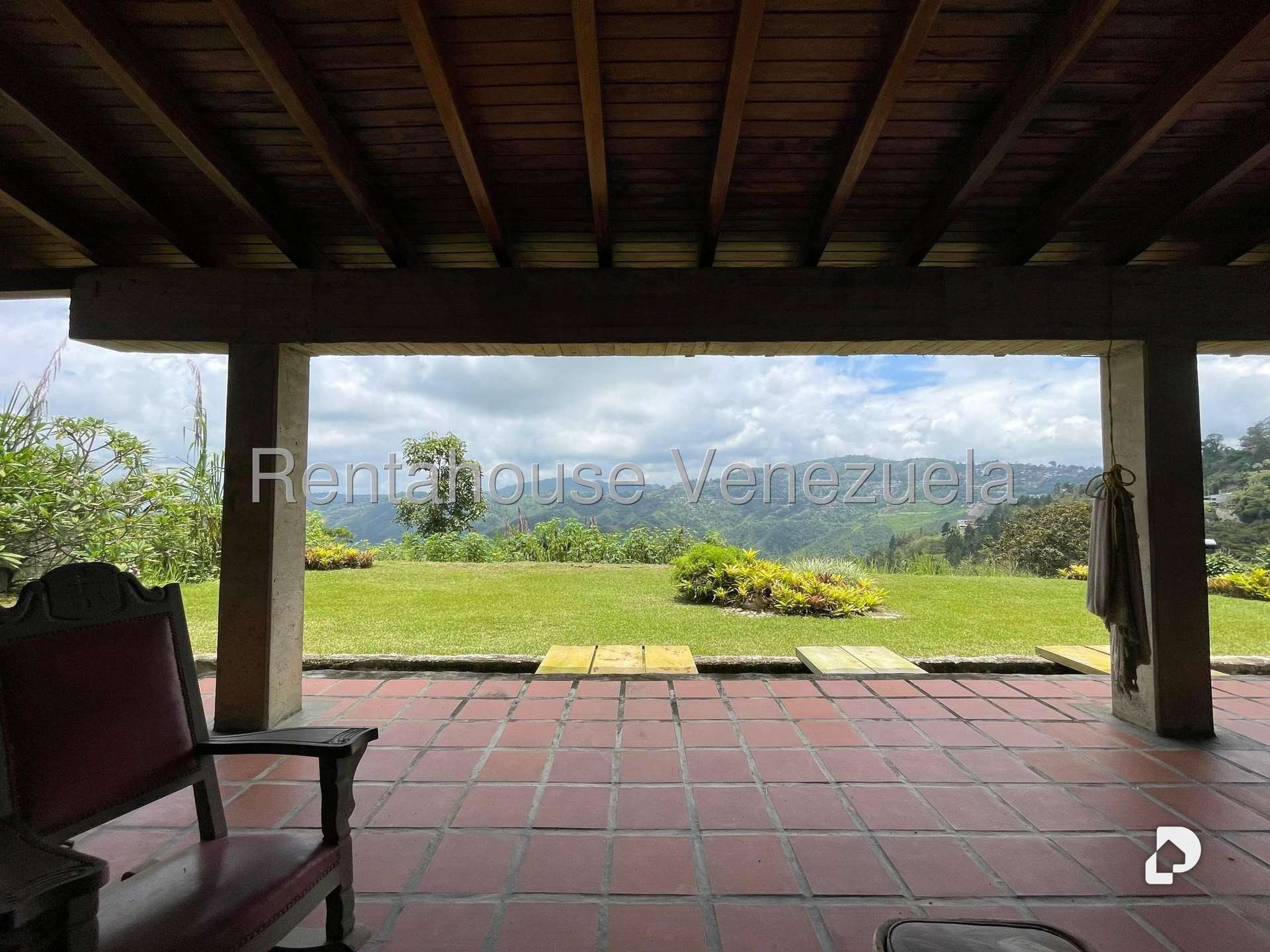 Casa en Los Guayabitos, Caracas – 13