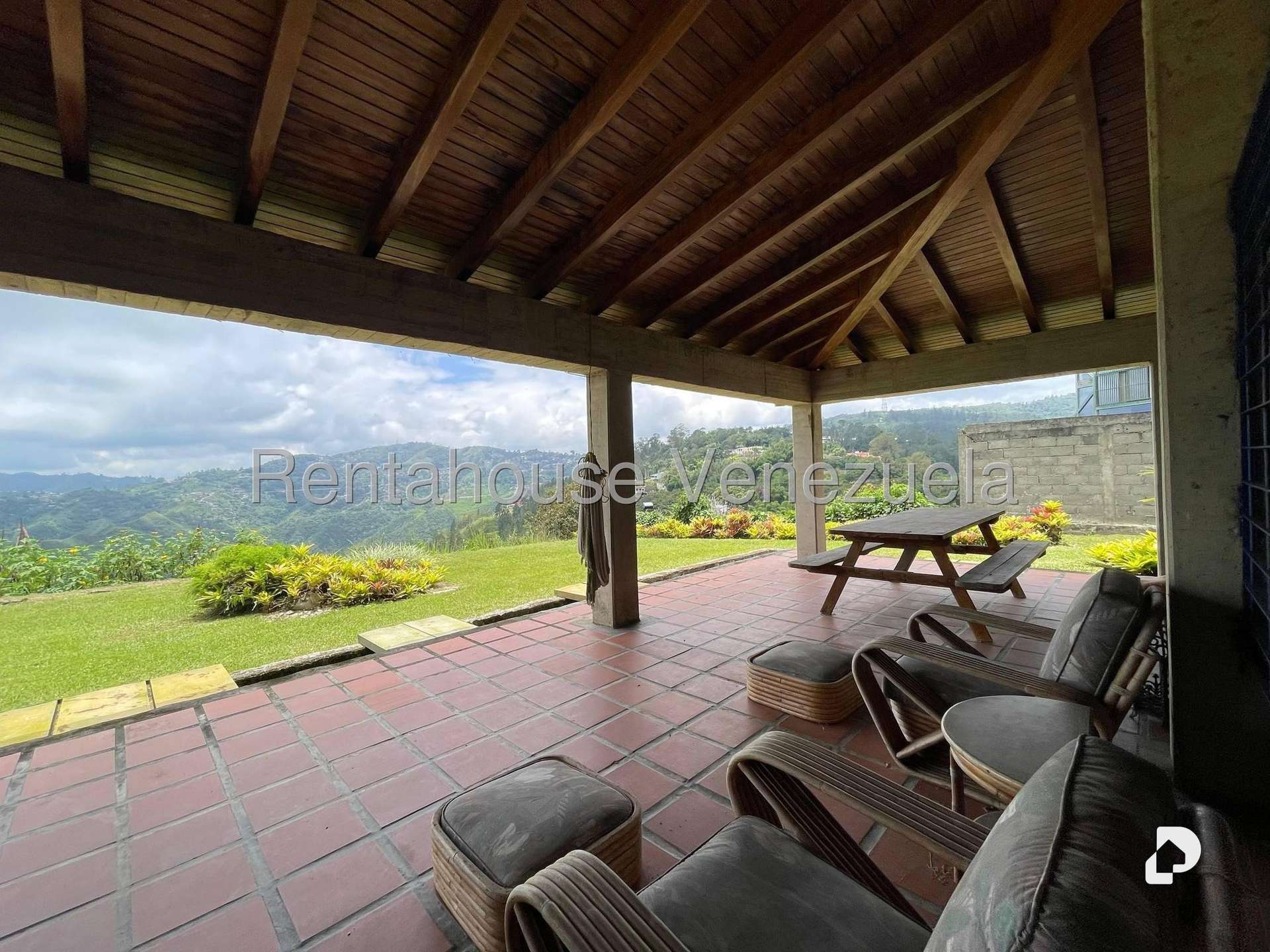 Casa en Los Guayabitos, Caracas – 12
