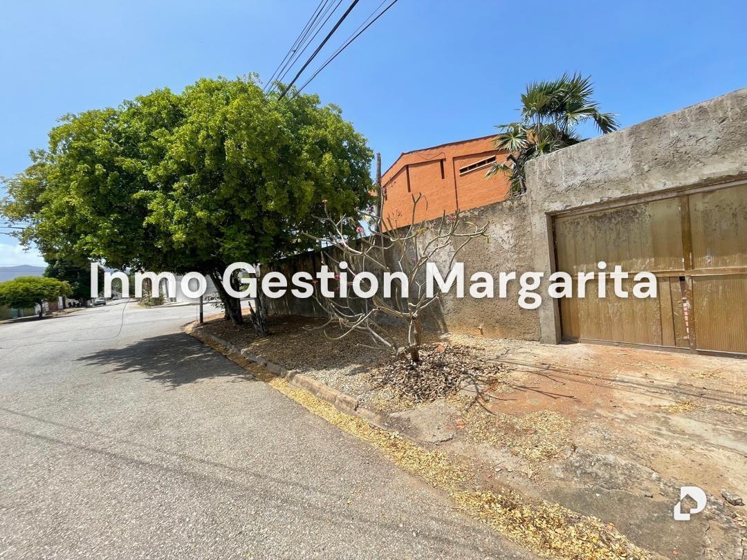 Casa en Jorge Coll., Pampatar – 1