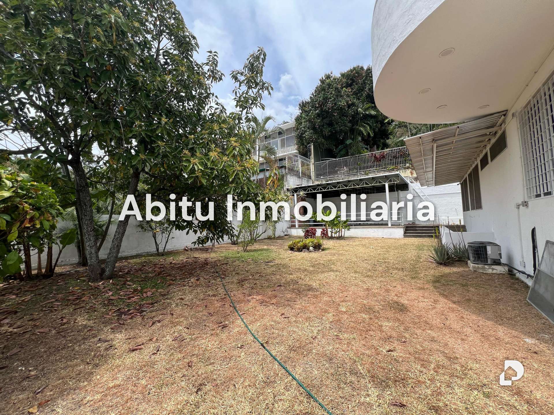 House in Country Club, Caracas – 2
