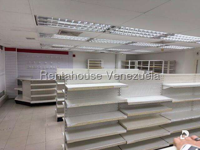 Local comercial en El Cafetal, Caracas – 16