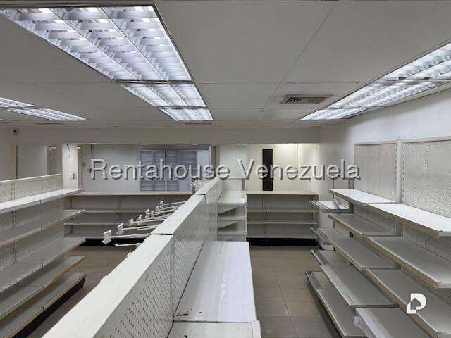 Local comercial en El Cafetal, Caracas – 17