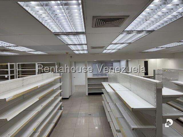 Local comercial en El Cafetal, Caracas – 15