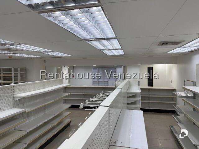 Local comercial en El Cafetal, Caracas – 18