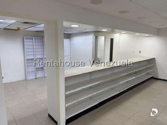 Local comercial en El Cafetal, Caracas – 12