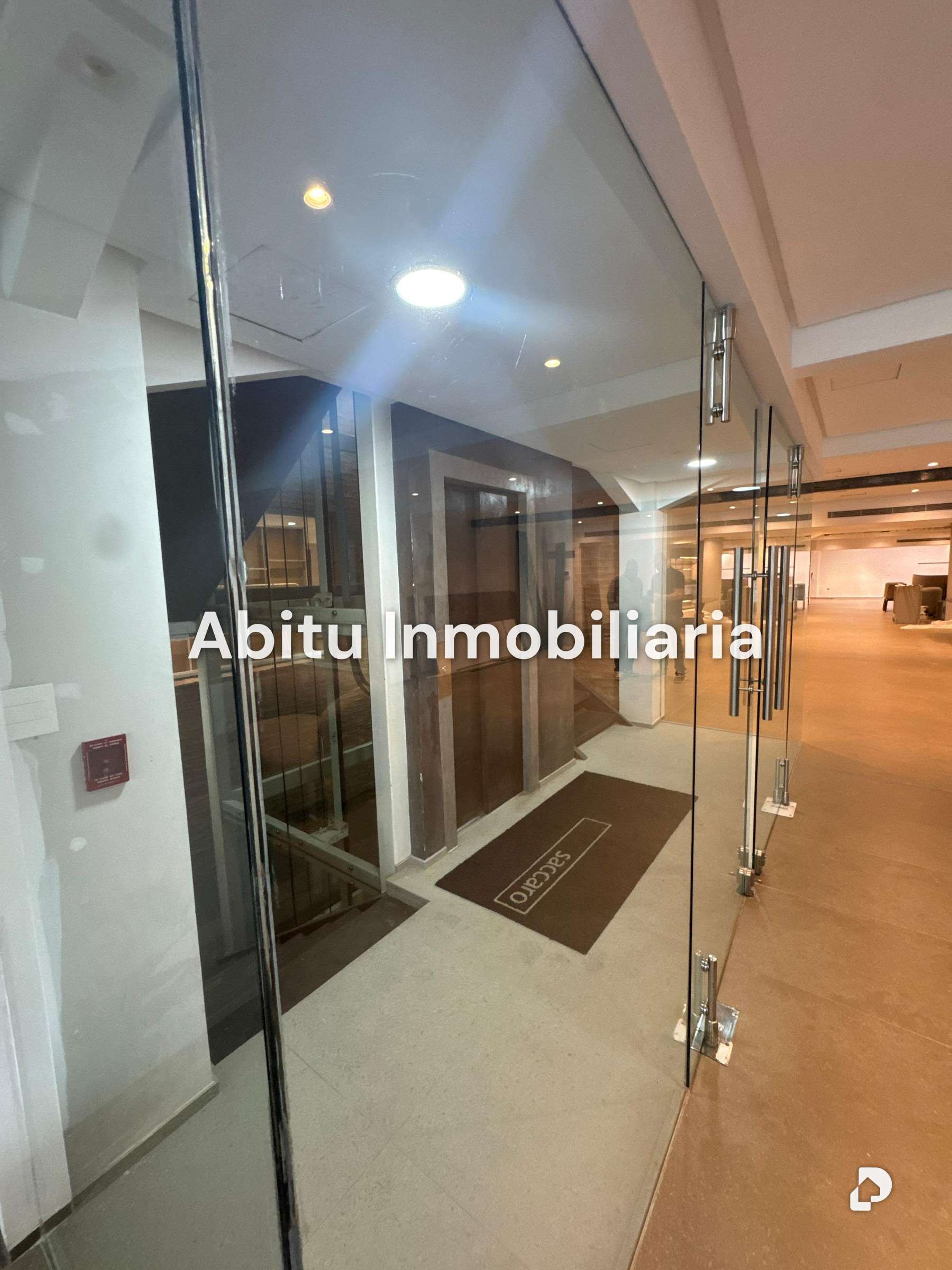 Local comercial en Las Mercedes, Caracas – 12