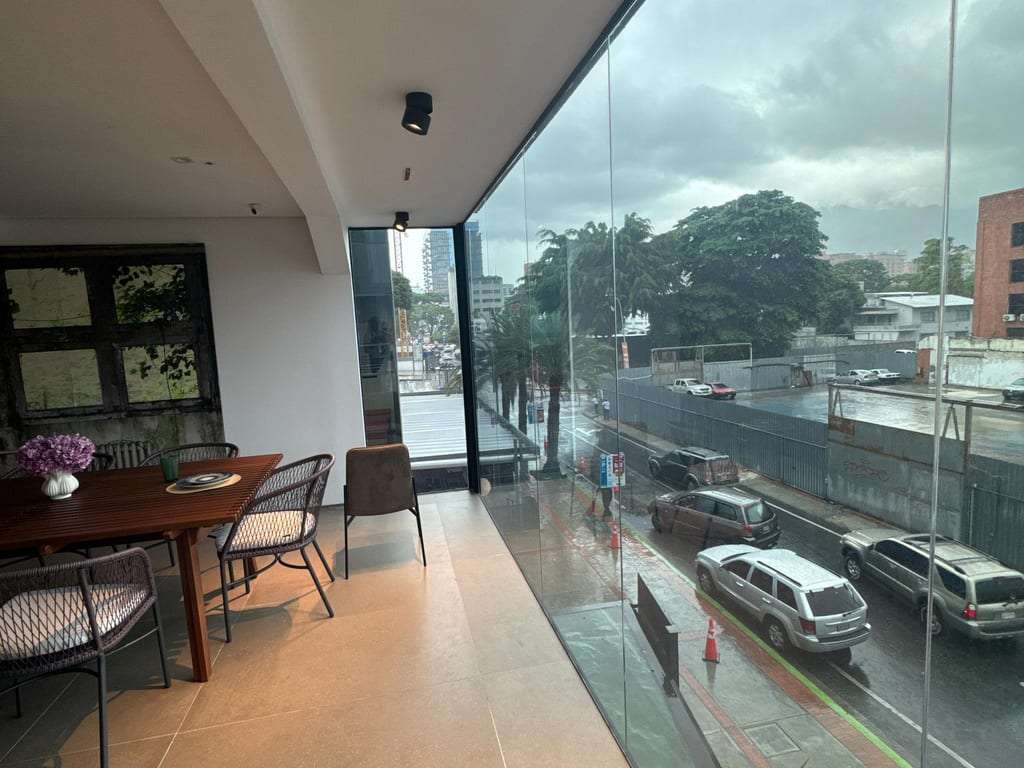 Local comercial en Las Mercedes, Caracas - 1