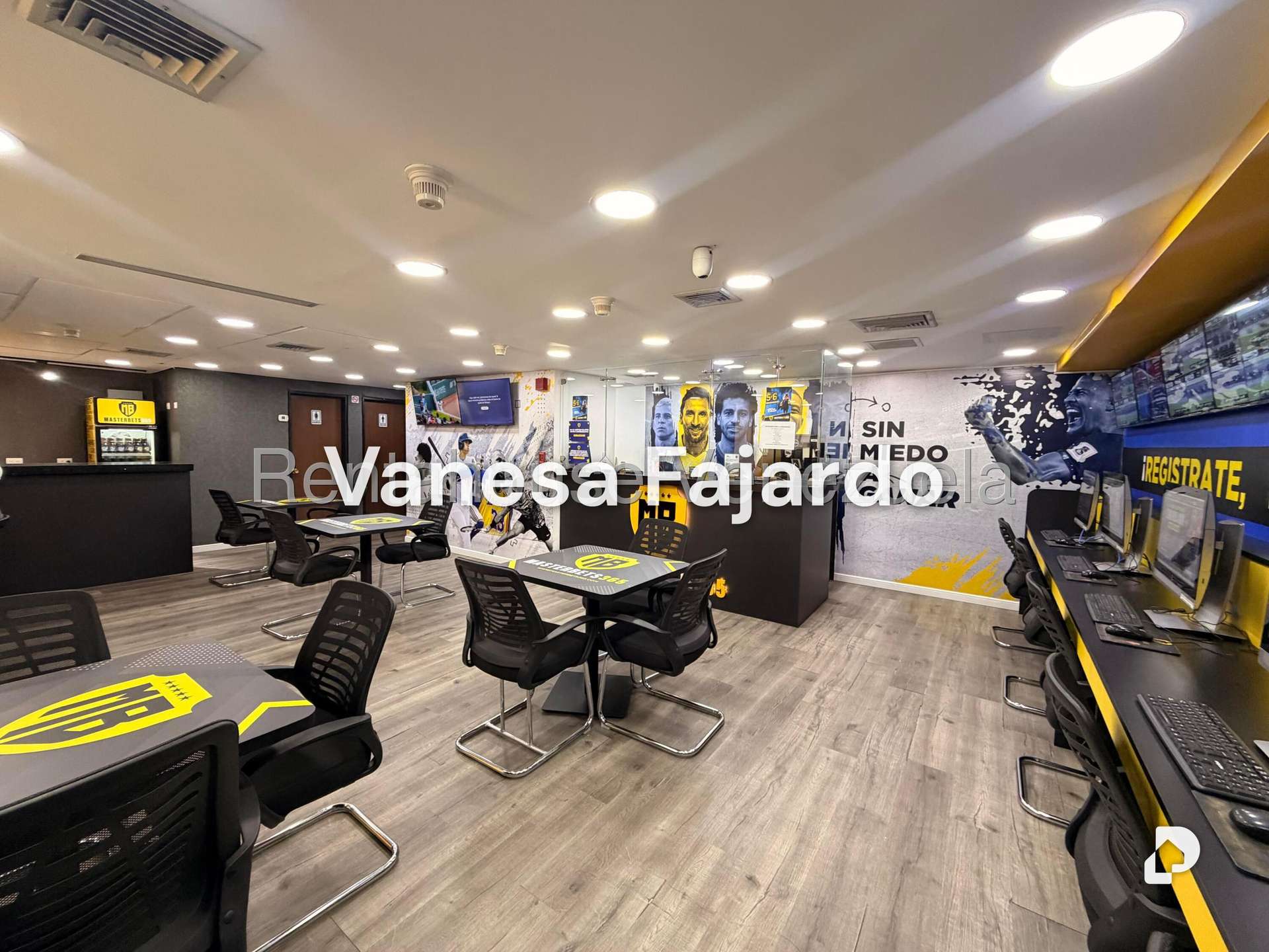 Local comercial en Las Mercedes, Caracas – 24