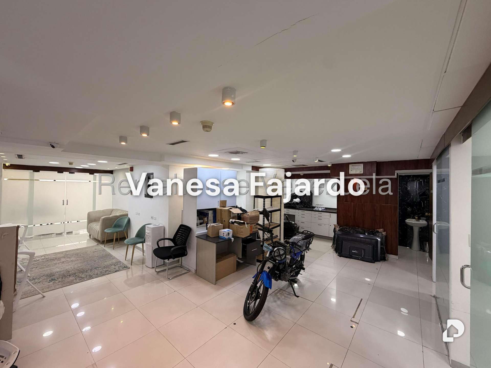 Local comercial en Las Mercedes, Caracas – 30