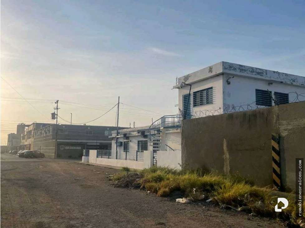 Edificio en Punto Fijo – 28