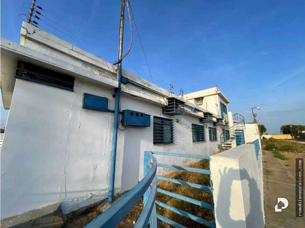 Edificio en Punto Fijo – 13