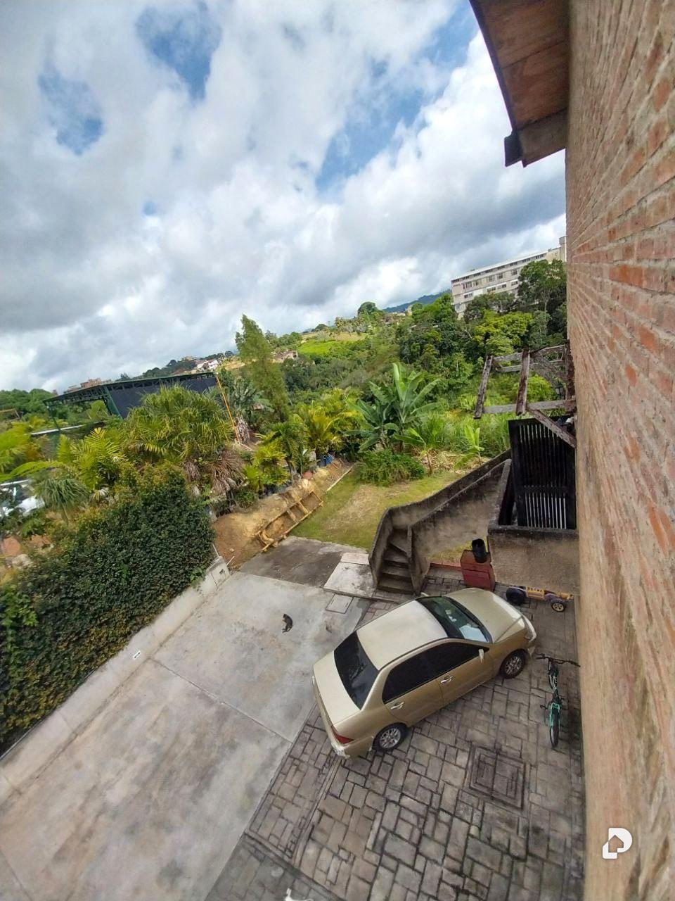 Land in La Unión, Caracas – 2