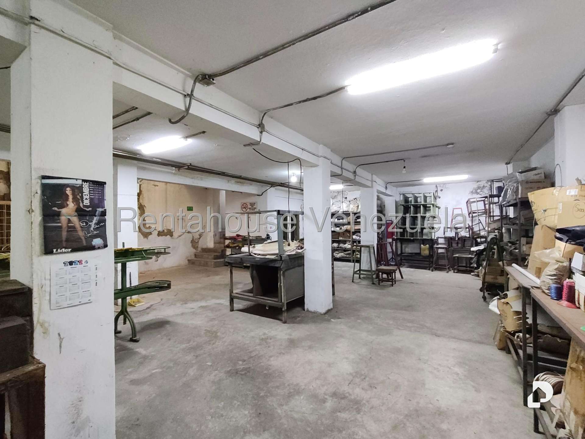 Local comercial en Parroquia La Candelaria, Caracas – 26