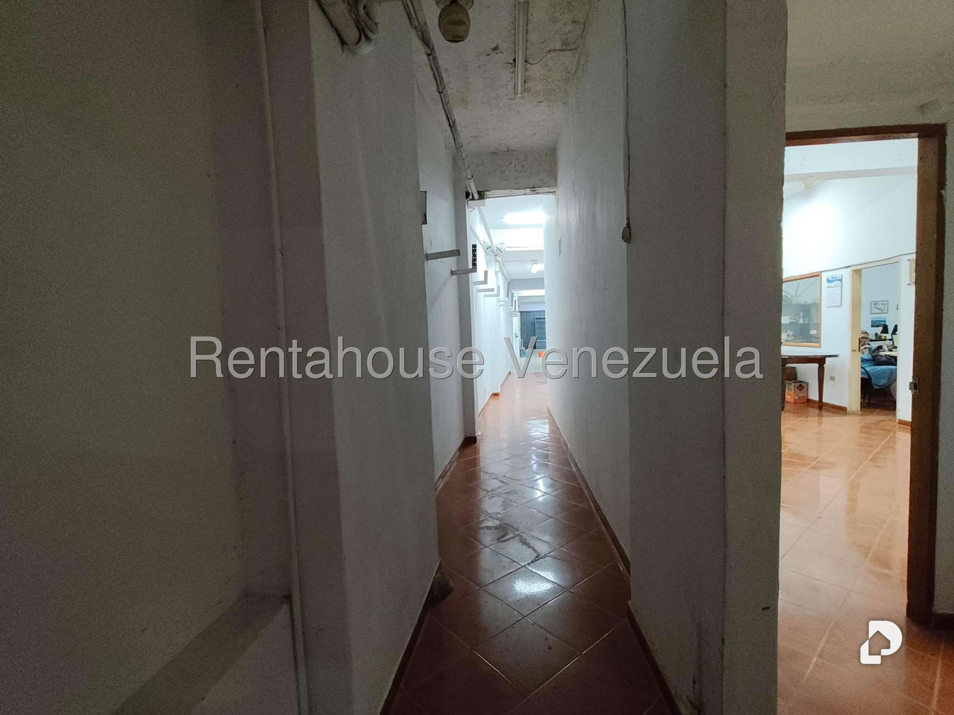Local comercial en Parroquia La Candelaria, Caracas – 18