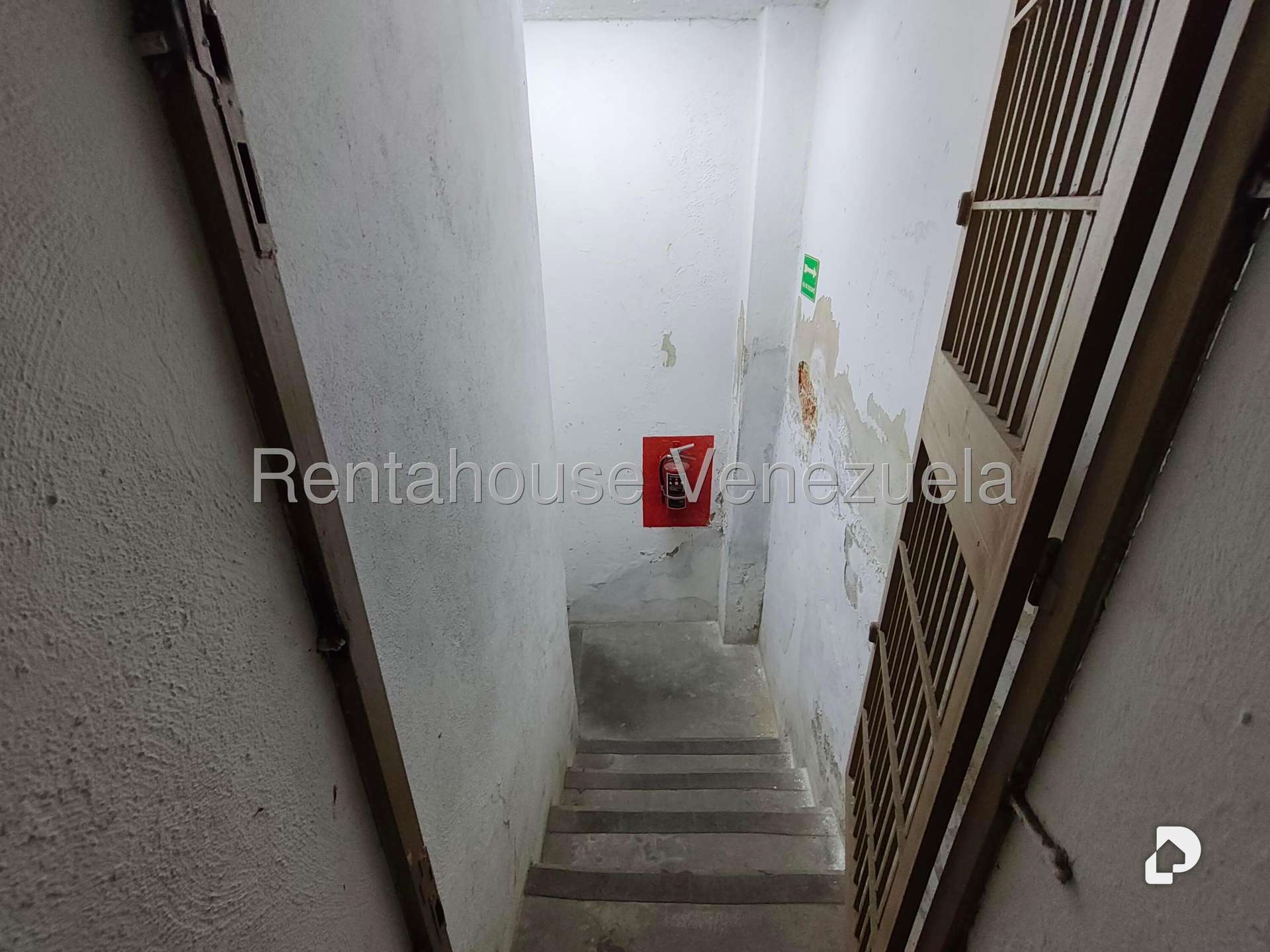 Local comercial en Parroquia La Candelaria, Caracas – 22