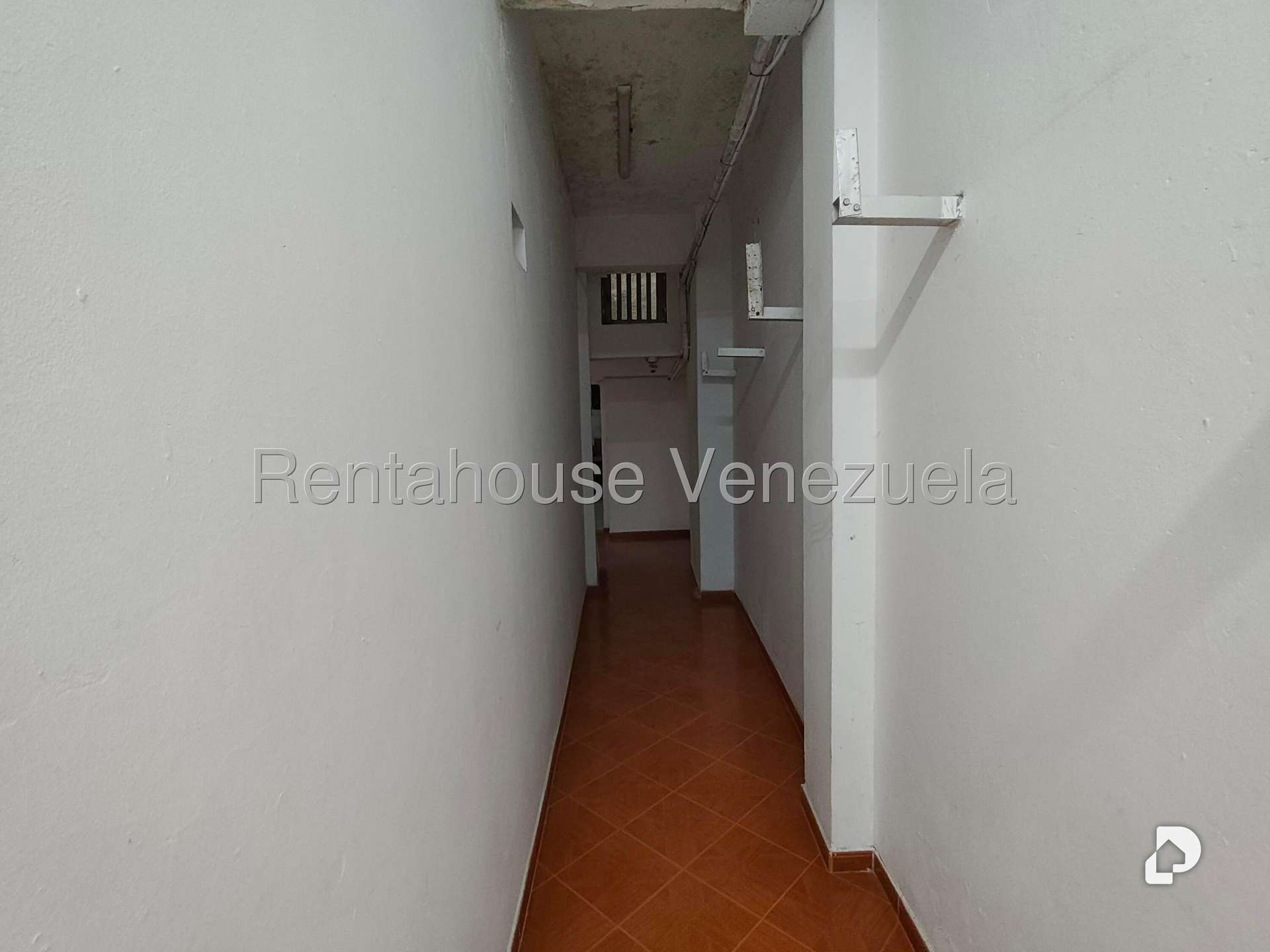 Local comercial en Parroquia La Candelaria, Caracas – 11