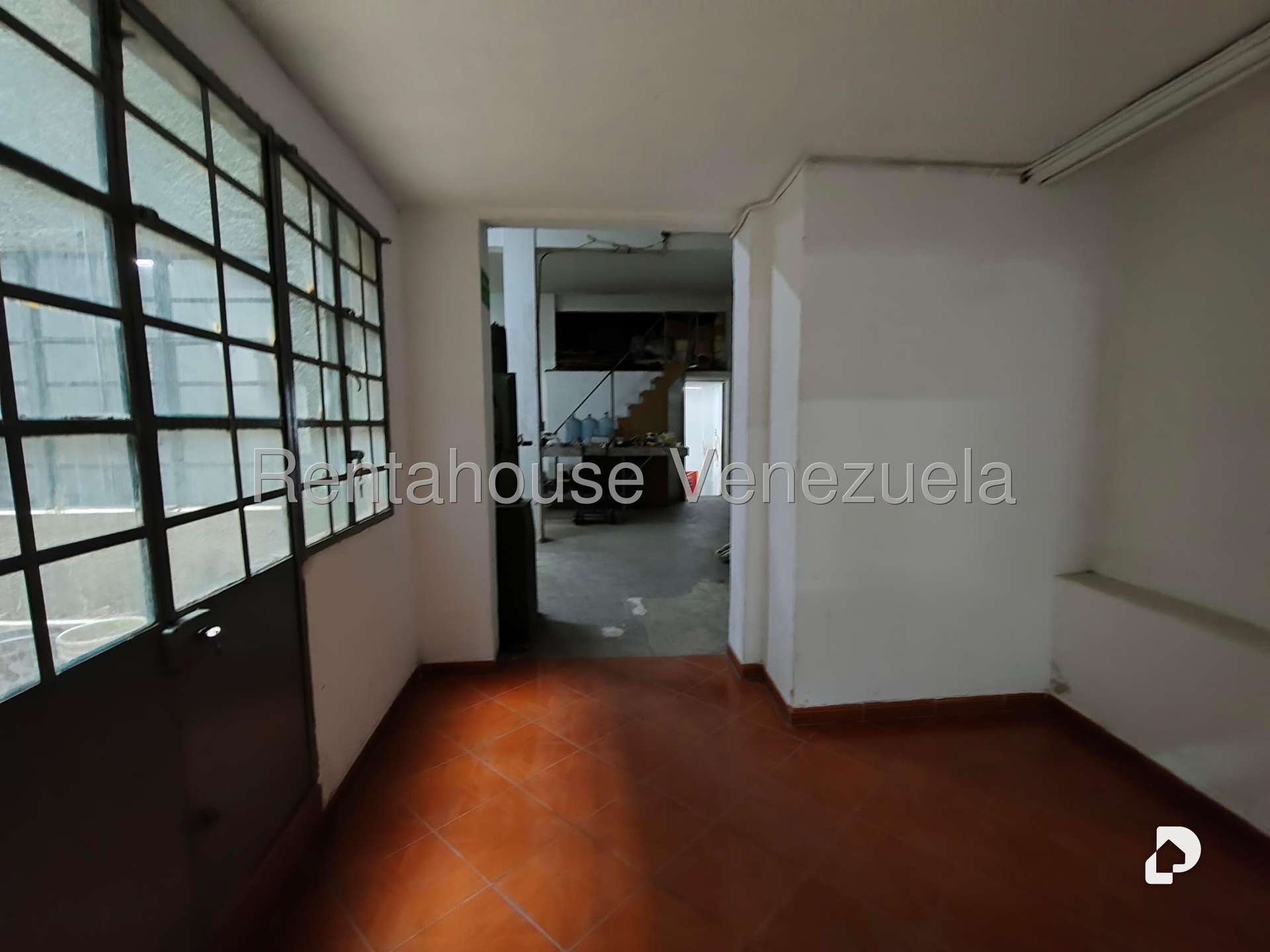 Local comercial en Parroquia La Candelaria, Caracas – 17