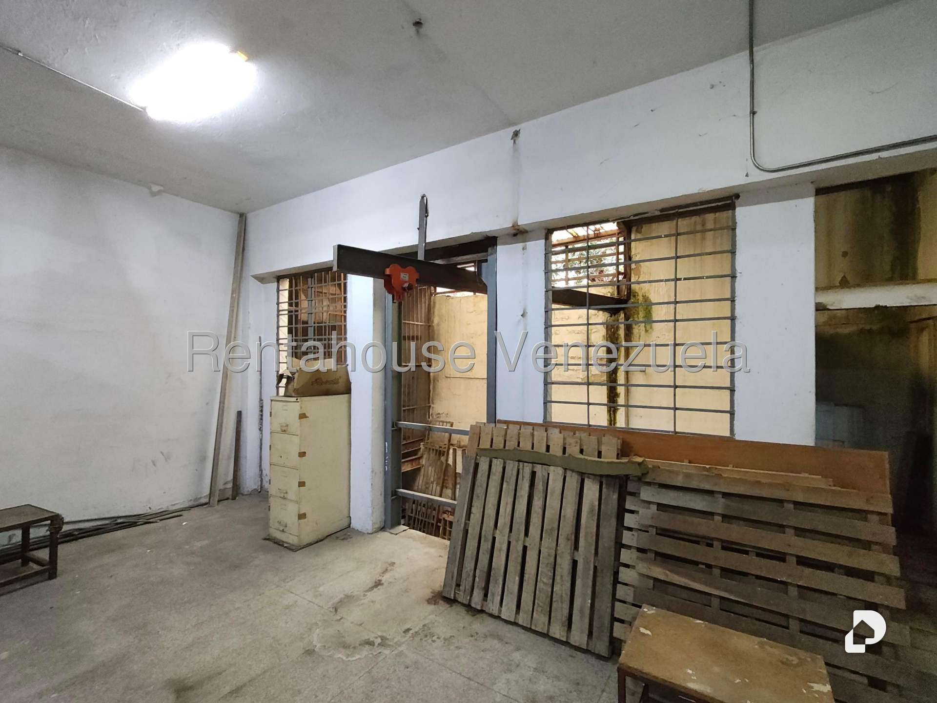 Local comercial en Parroquia La Candelaria, Caracas – 21