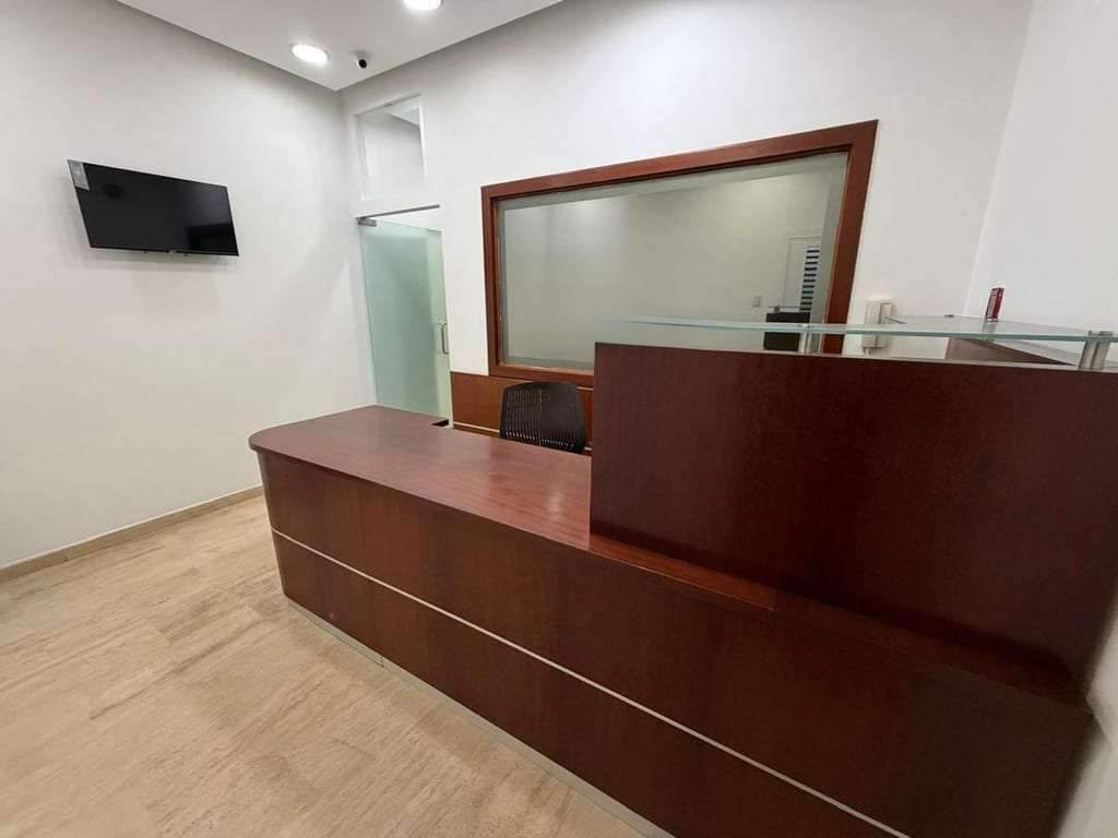 Oficina en Los Palos Grandes, Caracas - 1