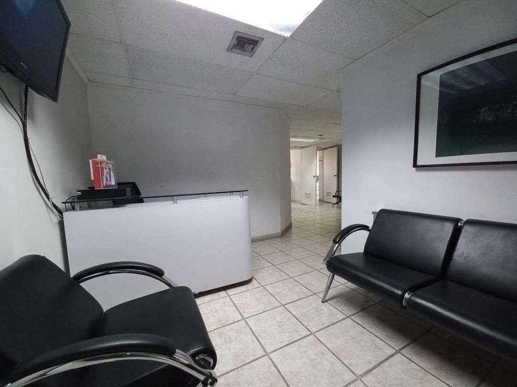 Oficina en Av. Bolívar Norte, Valencia - 1