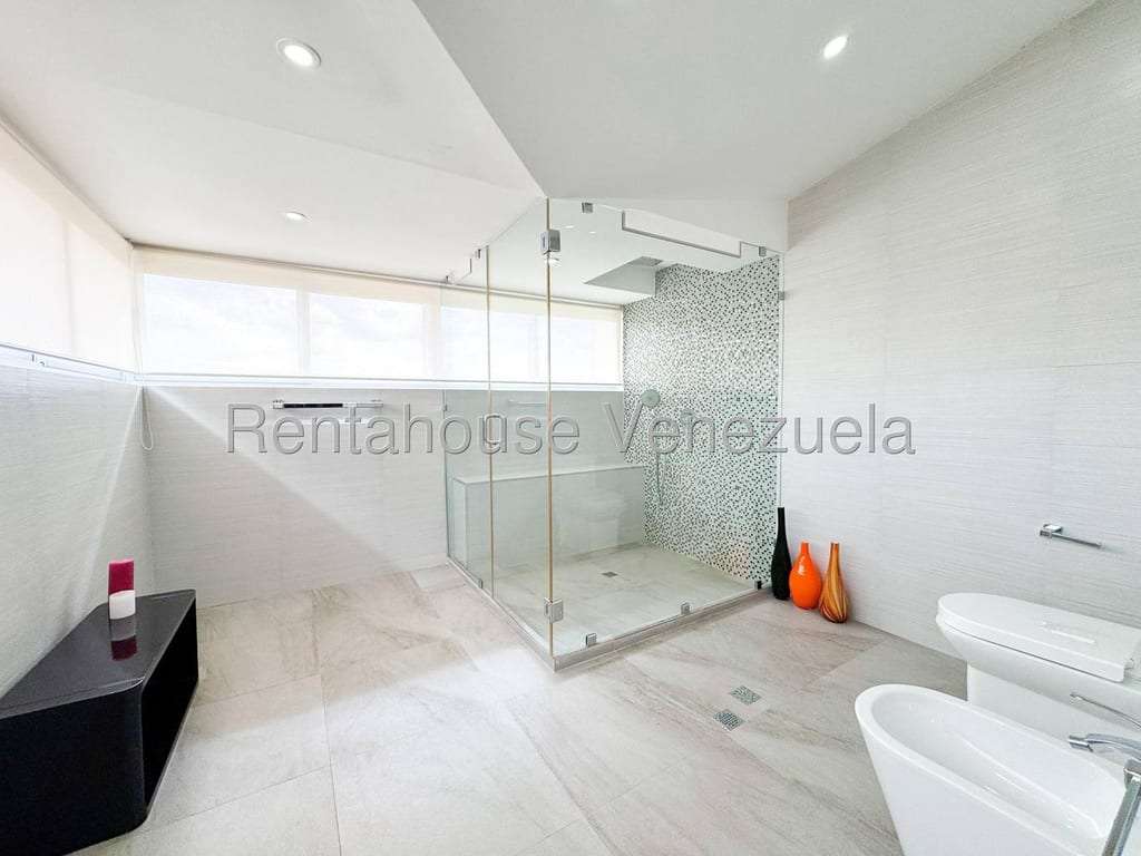 Apartamento en Las Mesetas de Santa Rosa de Lima, Caracas