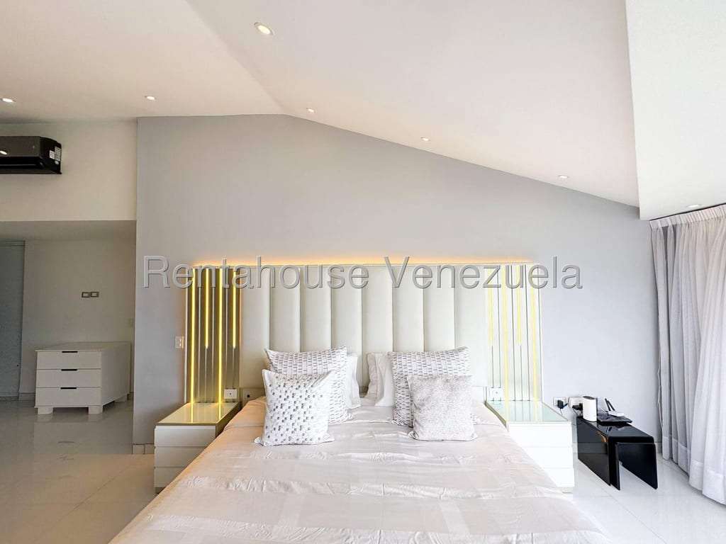 Apartamento en Las Mesetas de Santa Rosa de Lima, Caracas