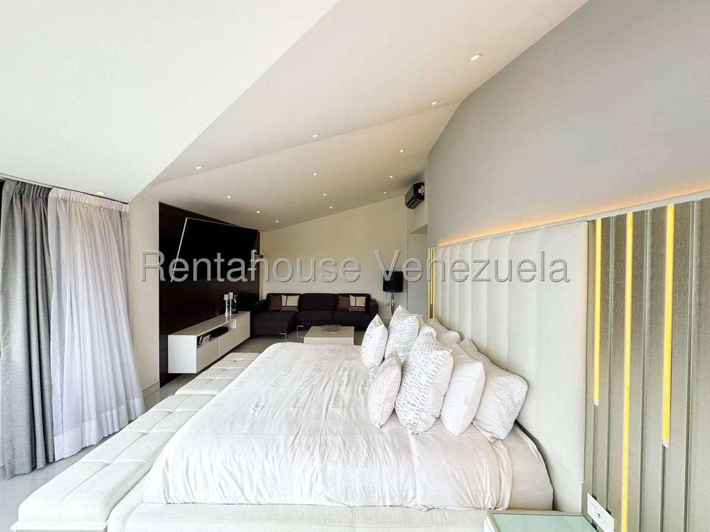 Apartamento en Las Mesetas de Santa Rosa de Lima, Caracas
