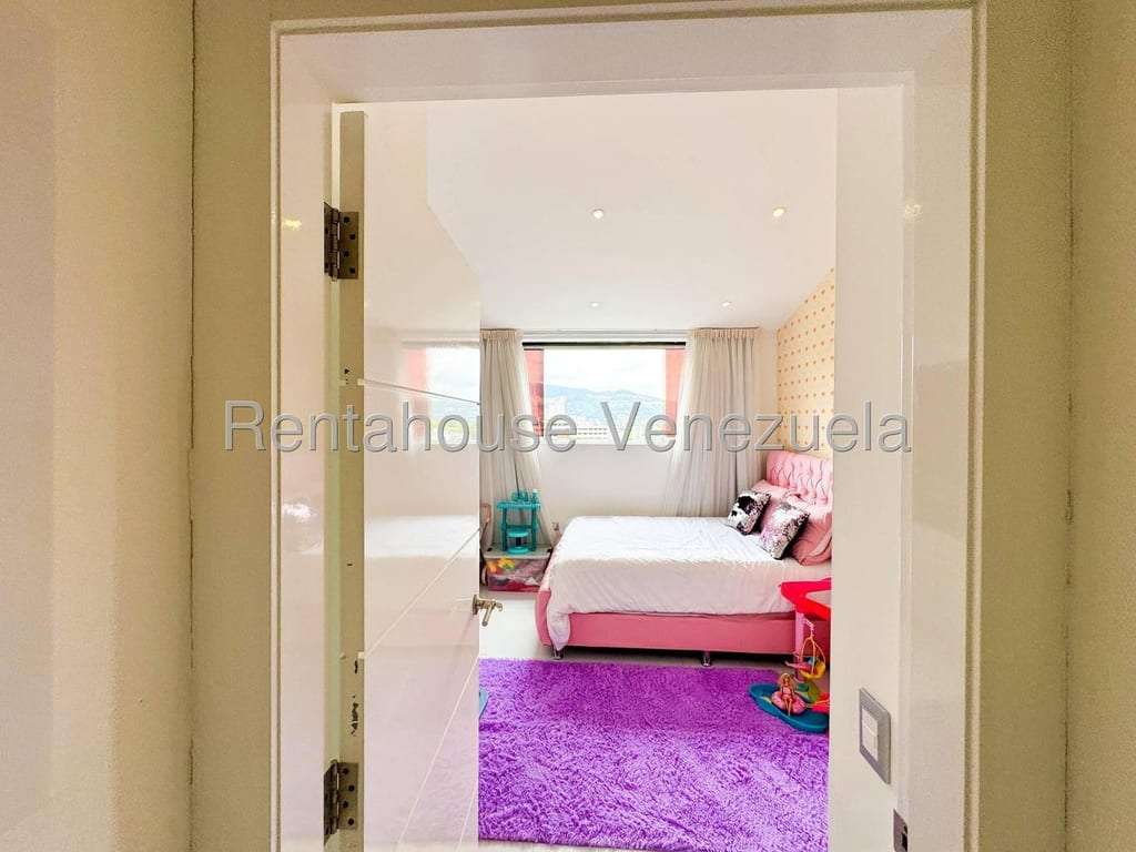 Apartamento en Las Mesetas de Santa Rosa de Lima, Caracas