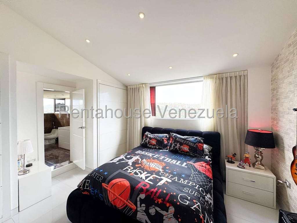 Apartamento en Las Mesetas de Santa Rosa de Lima, Caracas