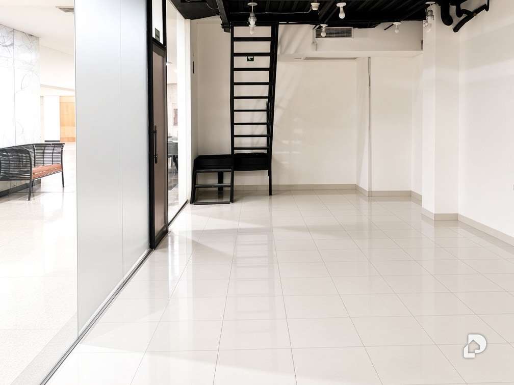Local comercial en Chuao, Caracas – 1